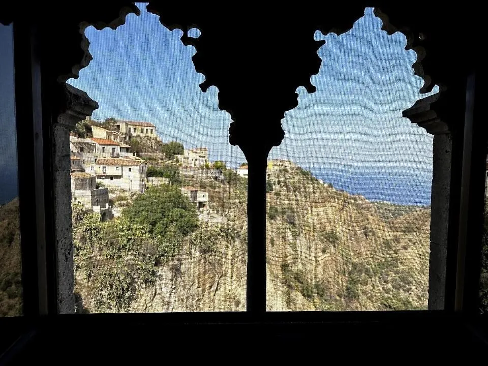 Casa Storica Bifora Villa Savoca Holiday home